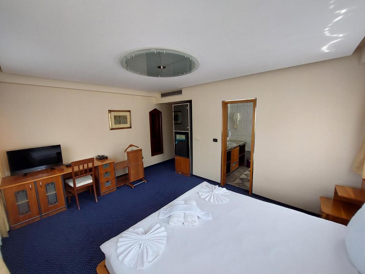 Hotel Brass- Free Parking Сараєво Екстер'єр фото